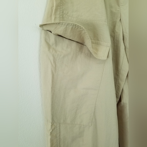 NWT Old Navy Quick Dry High Rise Jogger Nylon Drawstring Cargo Tan Color Size … - Picture 6 of 6